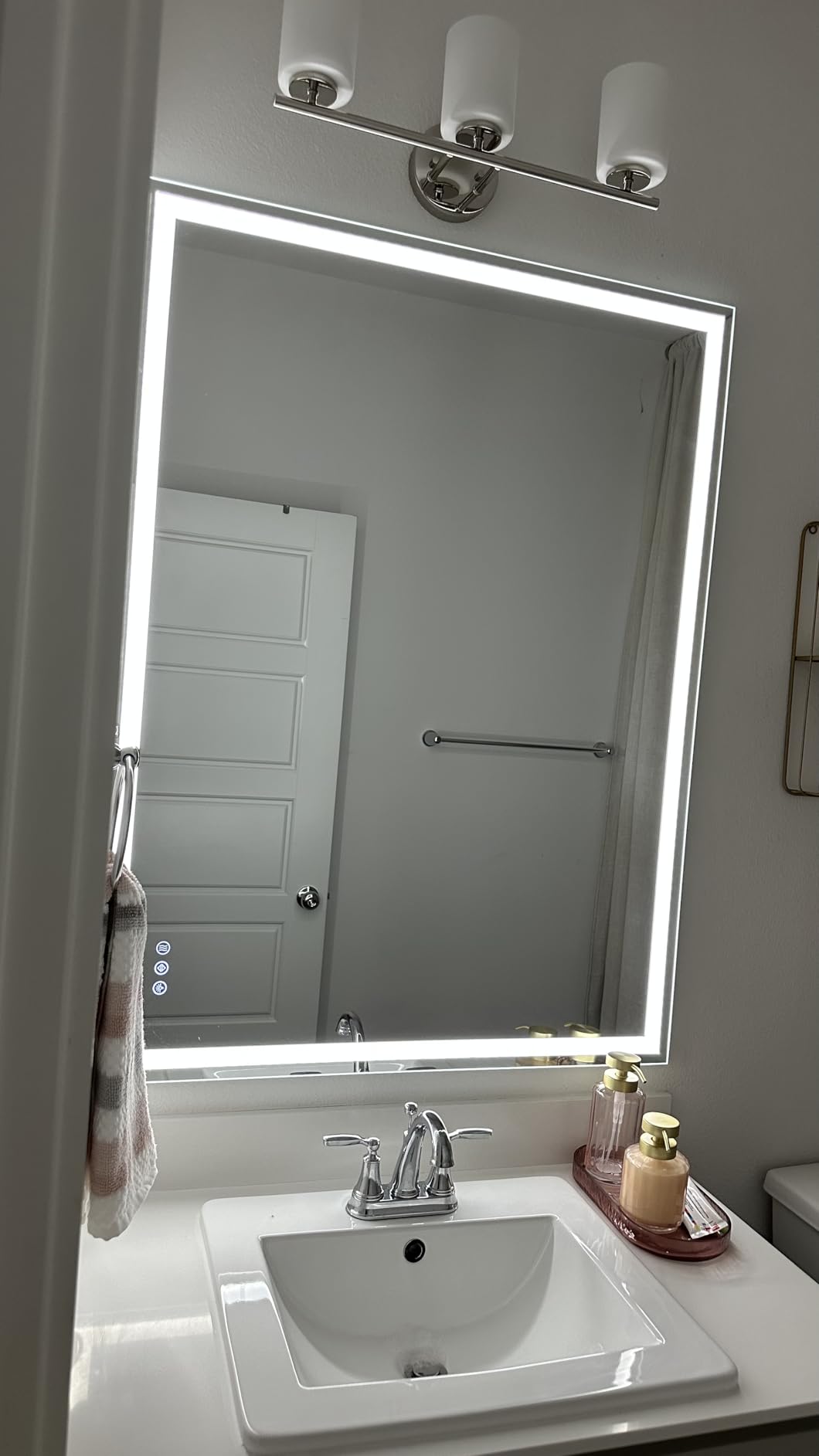 Koonmi 28x20 LED Bathroom Mirror with Light, Anti-Fog, 3 Colors customer photo 2