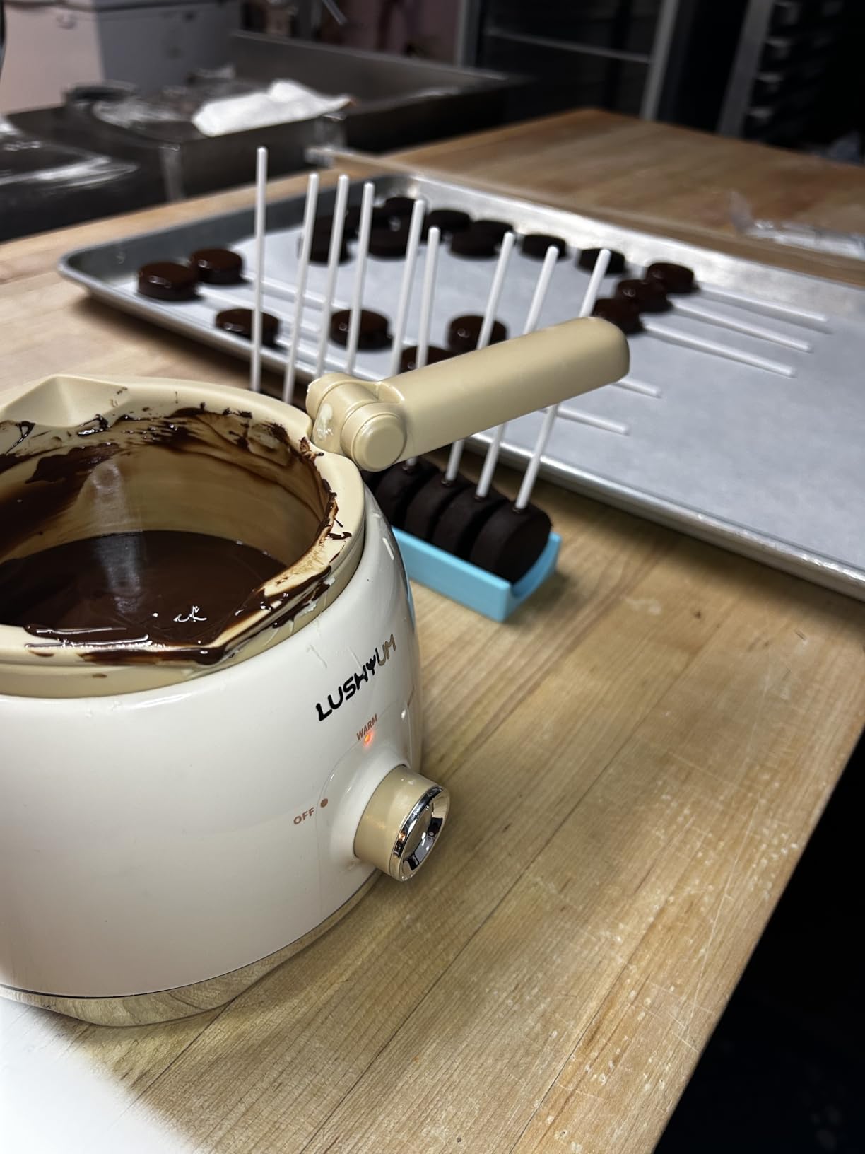 LUSHYUM Electric Chocolate Melting Pot with 2 Insert Pots, 4-Cup Chocolate customer photo 2