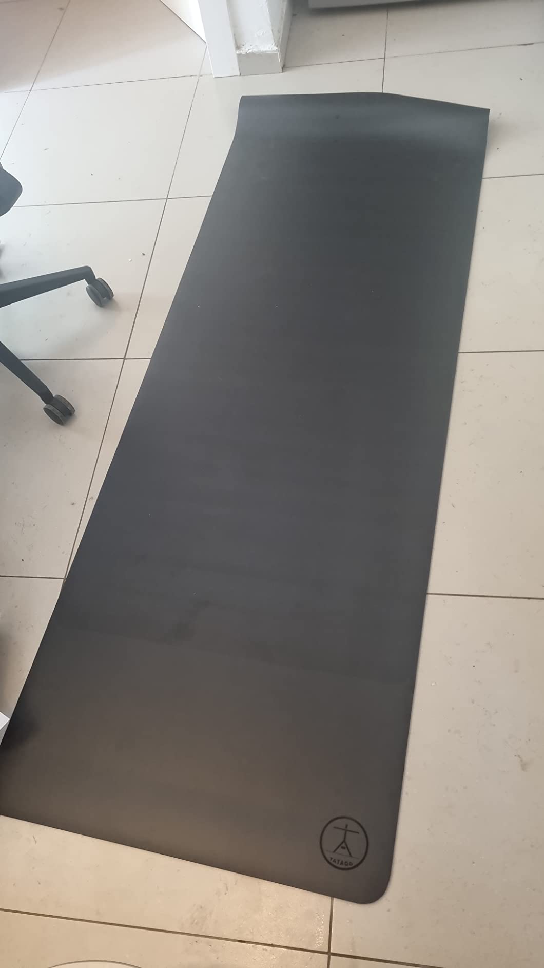 Tatago Hot Yoga Mat Non Slip-Professional Grade Natural Rubber Yoga Mat, Pliates Mat, Stretching Mat or exercise mats for home workout. Nonslip for Hot and Sweaty Classes. Includes Yoga Strap for Carrying and Stretching too. customer photo 1