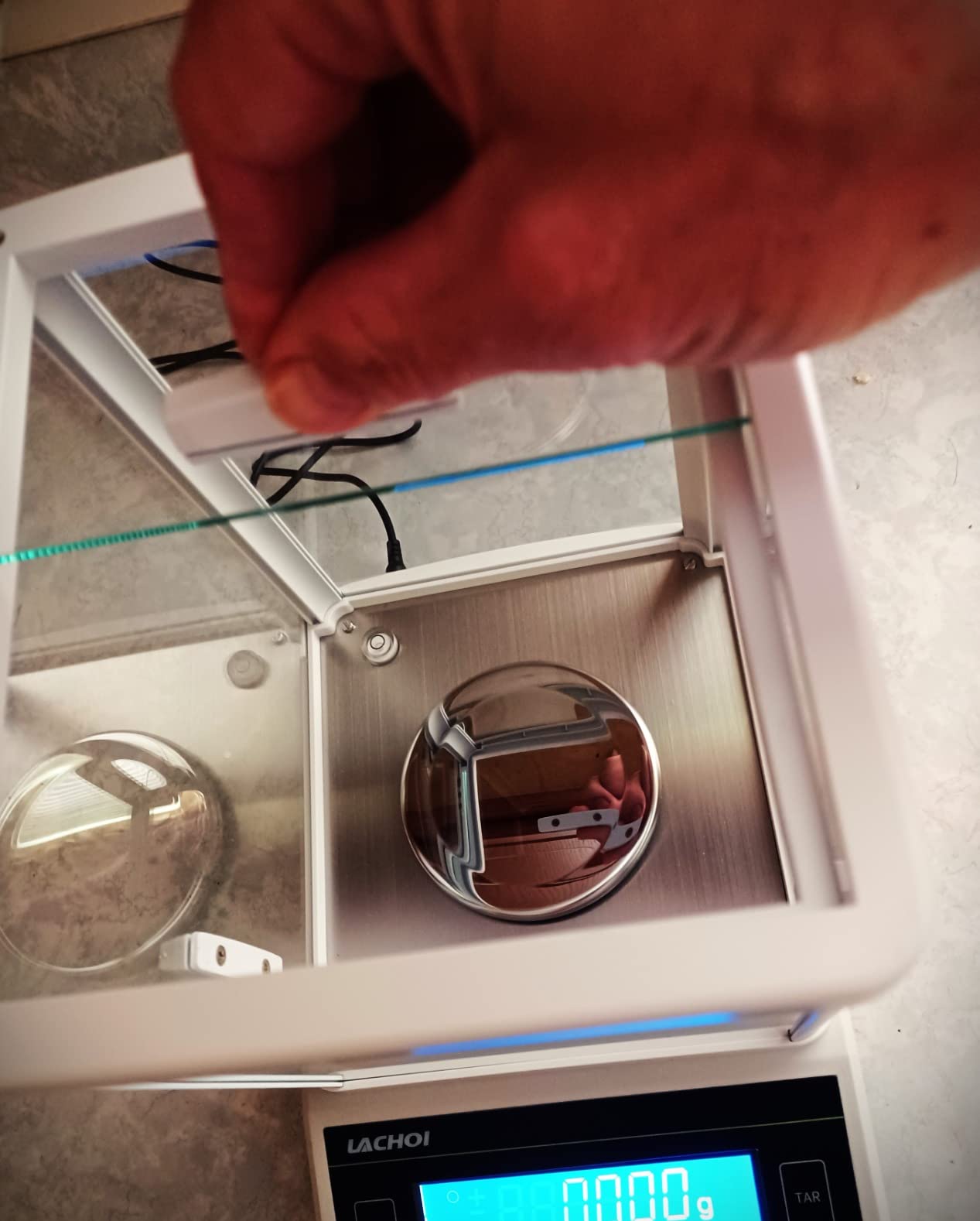 Analytical Balance 500gx0.001g Lab Scale 0.001g Accuracy | Laboratory Analytical Balance LCD Display with Calibration Weight Windshield High Precision Scale With RS232 Interface customer photo 1