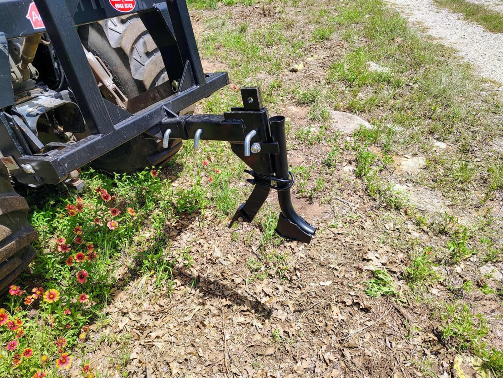 Pipe Layer Attachment Fits Hitch Mounted Ripper Trencher Accessories, Flexible Pipe Layer Fits Any 3-Point Ripper Hitch Lawn Subsoiler for ATV UTV Tractor, Light Duty Max Dia 1.18