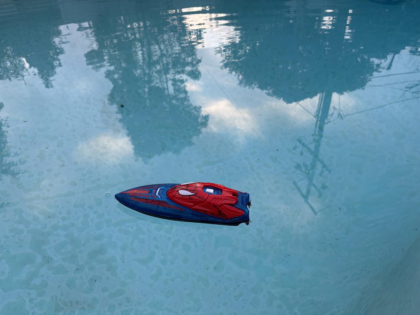 Spider Hero RC Boat, 2.4GHz Remote Control with LED Lights | Pool Toy with 2 Rechargeable Batteries, Spray Function, and Low Battery Alarm for Kids customer photo 2