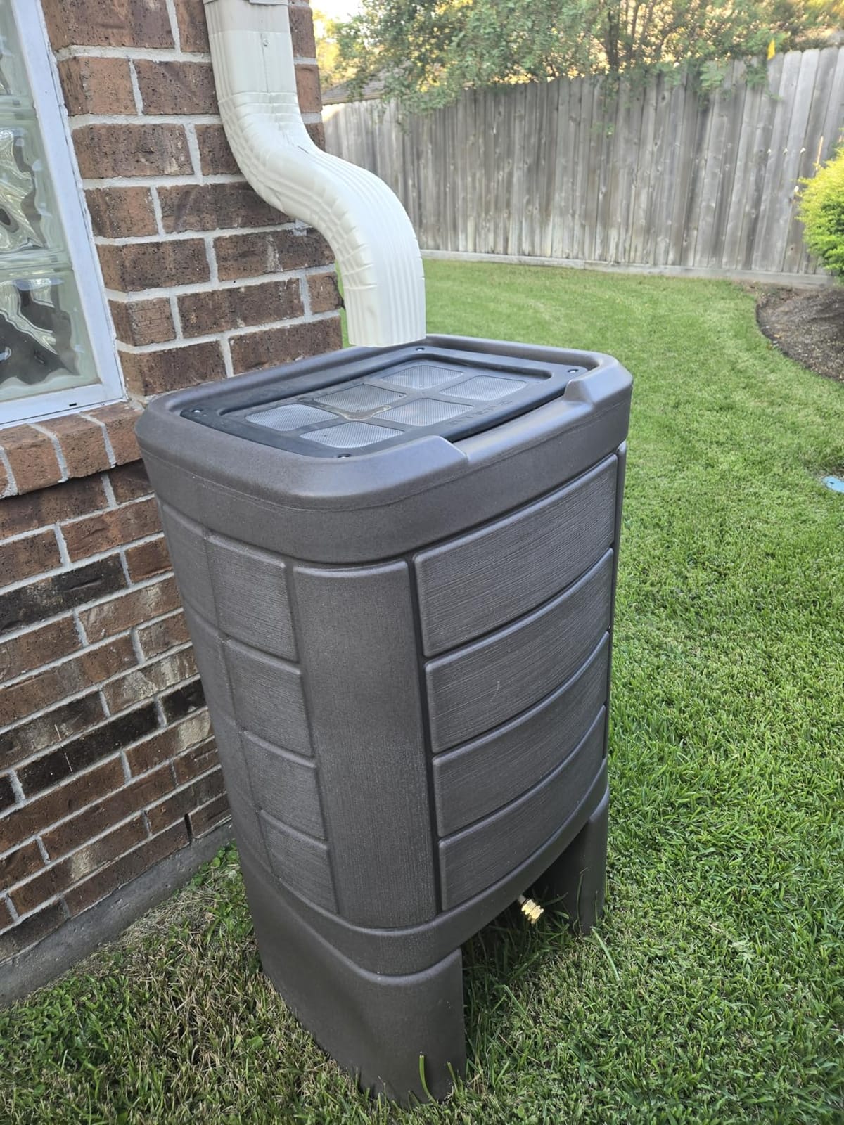 Step2 Lakewood Rain Barrel with Stand, Outdoor Water Conservation Container, Holds 60 Gallons, Brown customer photo 2