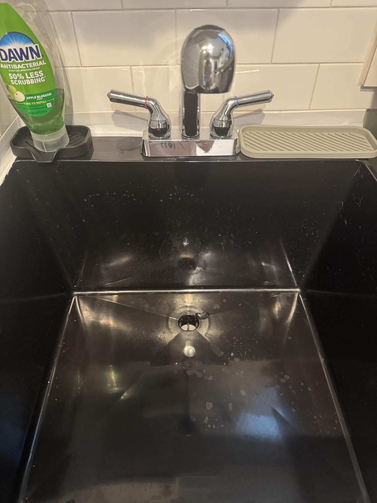 White Utility Sink Laundry Tub With Pull Out Chrome Faucet, Sprayer Spout, Heavy Duty Slop Sinks For Washing Room, Basement, Garage or Shop, Large Free Standing Wash Station Tubs and Drainage customer photo 2