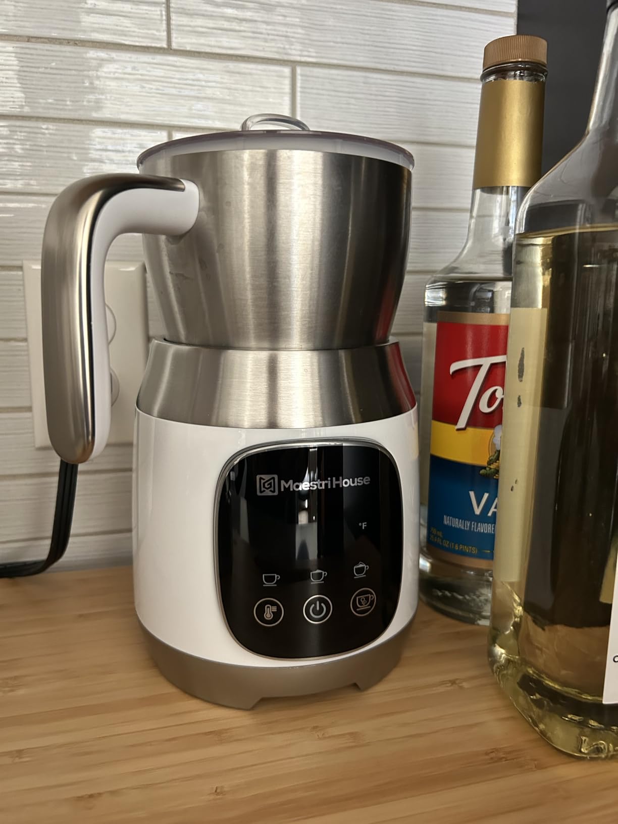 Maestri House DualFro 600 Milk Frother and Steamer 21oz/600mL | Variable Temp 4 Settings & 3 Froth Levels, Memory Function for Latte Cappuccino Hot Chocolate, Dishwasher Safe,Brush Included customer photo 1