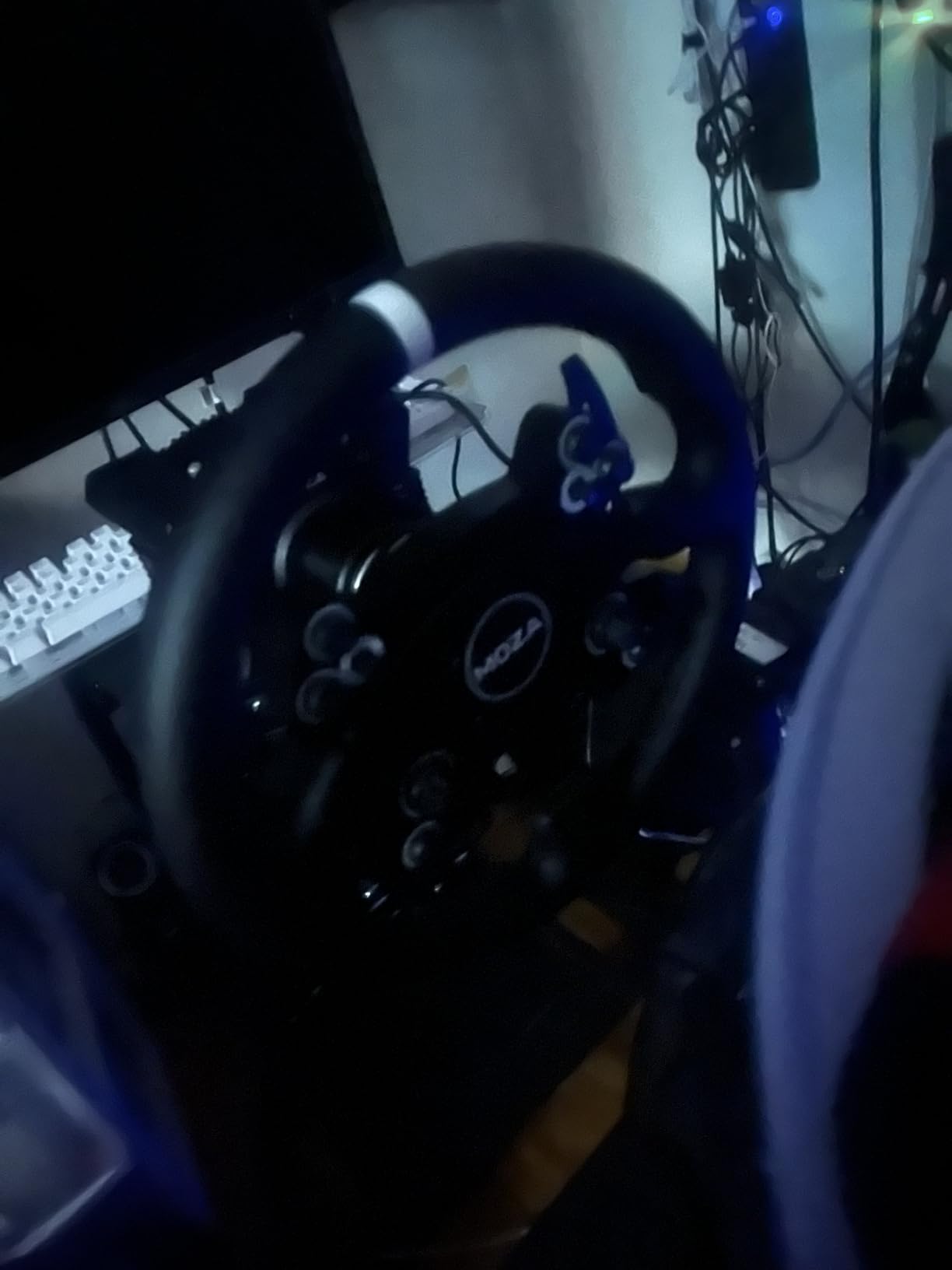 MOZA R9 V3 Direct Drive Sim Racing Wheelbase 9Nm Force Feedback Servo Base customer photo 2