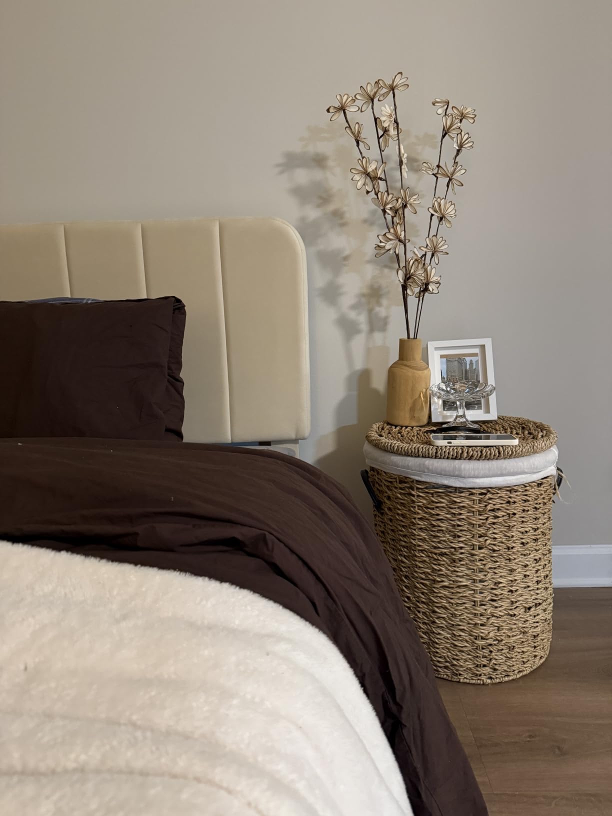 VECELO Queen Size Upholstered Bed Frame with 4 Drawers and Headboard, Velvet Platform Storage Bedframe, Wooden Slats Support, No Box Spring Needed, Beige customer photo 1