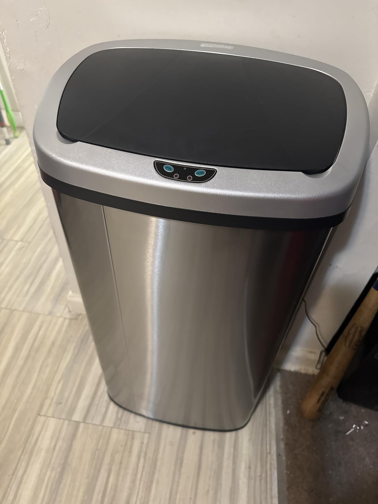 iTouchless Patented Large 24 Gallon Motion Sensor Trash Can, Odor Filter, Extra-Large 91L Stainless Steel Commercial Kitchen Garbage Bin customer photo 1