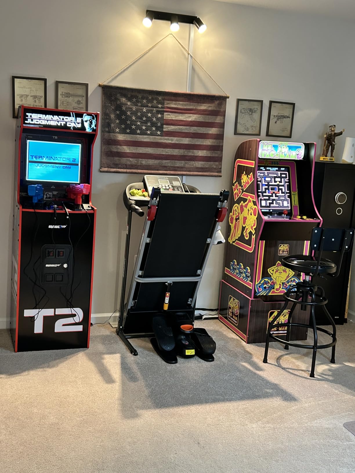 Arcade1Up Terminator 2 Deluxe Arcade Machine with Real-Feel Arcade Guns customer photo 1