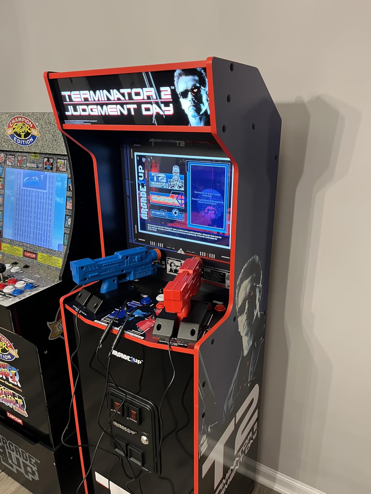 Arcade1Up Terminator 2 Deluxe Arcade Machine with Real-Feel Arcade Guns customer photo 2