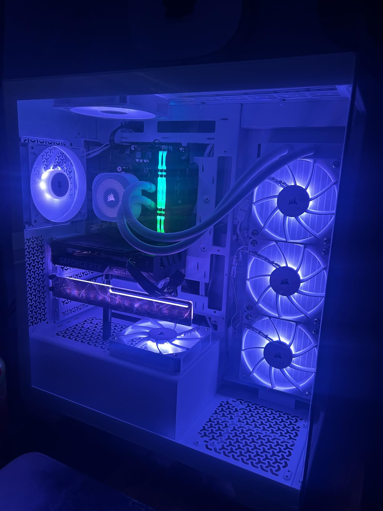 CORSAIR Commander Duo iCUE Link RGB Lighting and PWM ARGB Fan Controller â€“ Control 12 Daisy-Chained PWM Fans, Two Flexible Temperature Sensors Included â€“ Black customer photo 2