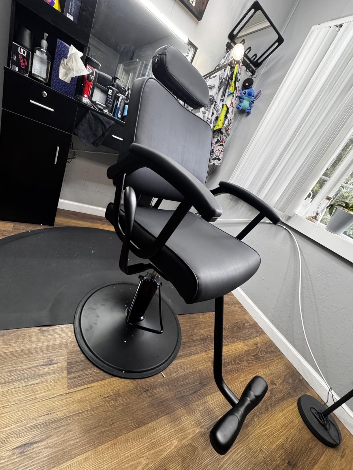 Baasha Premium Black Reclining Salon Chair with Removable Headrest, All-Purpose Hydraulic Barber Chair, Soft PU Leather, 360° Swivel, 135° Recline, Heavy-Duty Steel Frame, 330 lbs Capacity customer photo 2