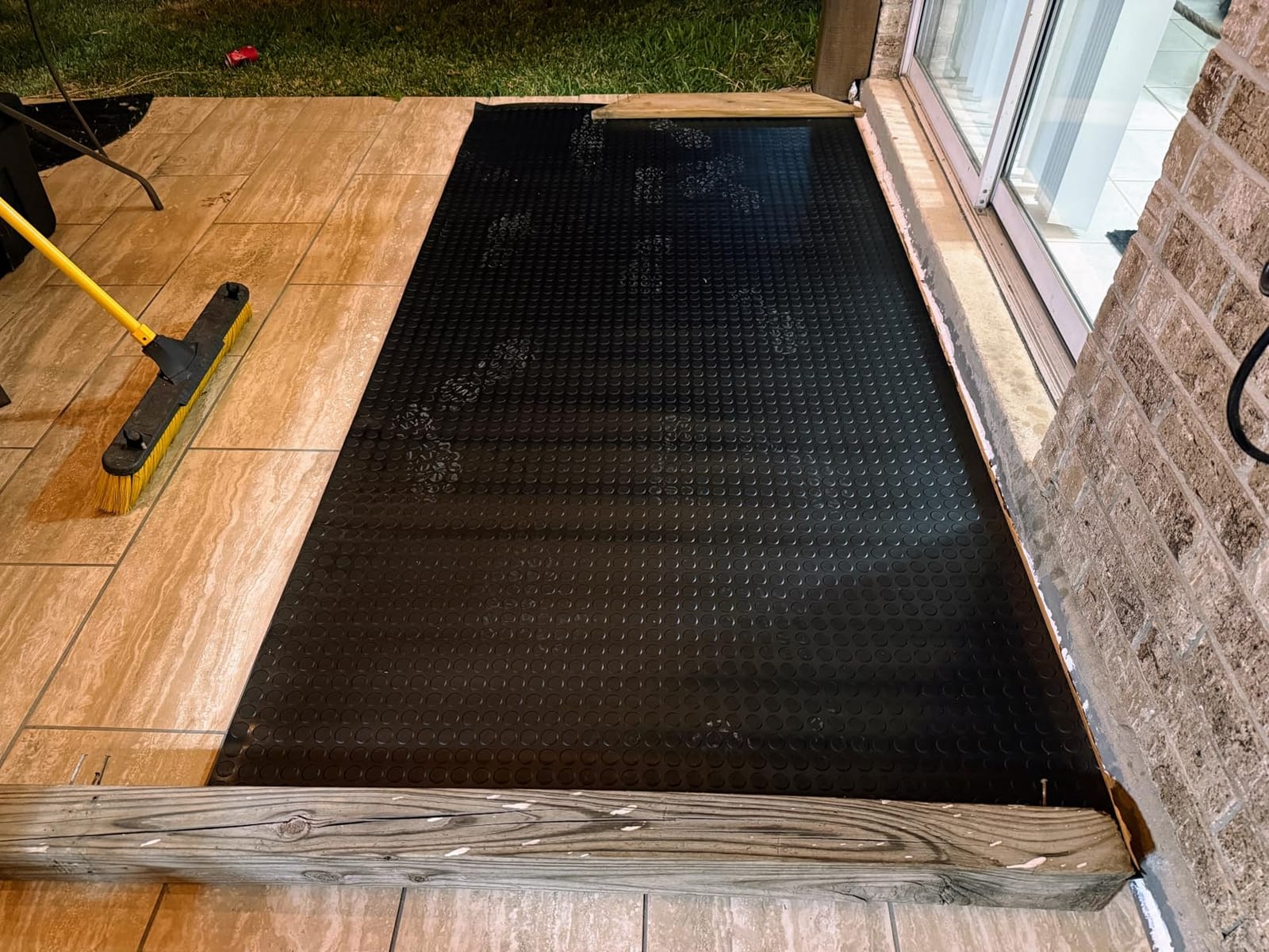 Heavy Duty Diamond-Plate Rubber Flooring Roll 4x6 FT, Multi-Purpose Waterproof Anti-Slip Floor Mat, Easy to Clean Under Equipment, Mats for Garage, Gym, Stable, Basement, Kennel customer photo 2