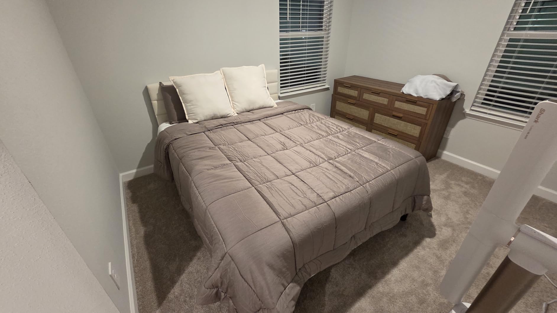Fluest King Size Bed Frame, Platform Bed Frame with Velvet Upholstered Headboard, No Box Spring Needed, Sturdy Metal Support, Noise Free, Easy Assembly, Beige customer photo 2