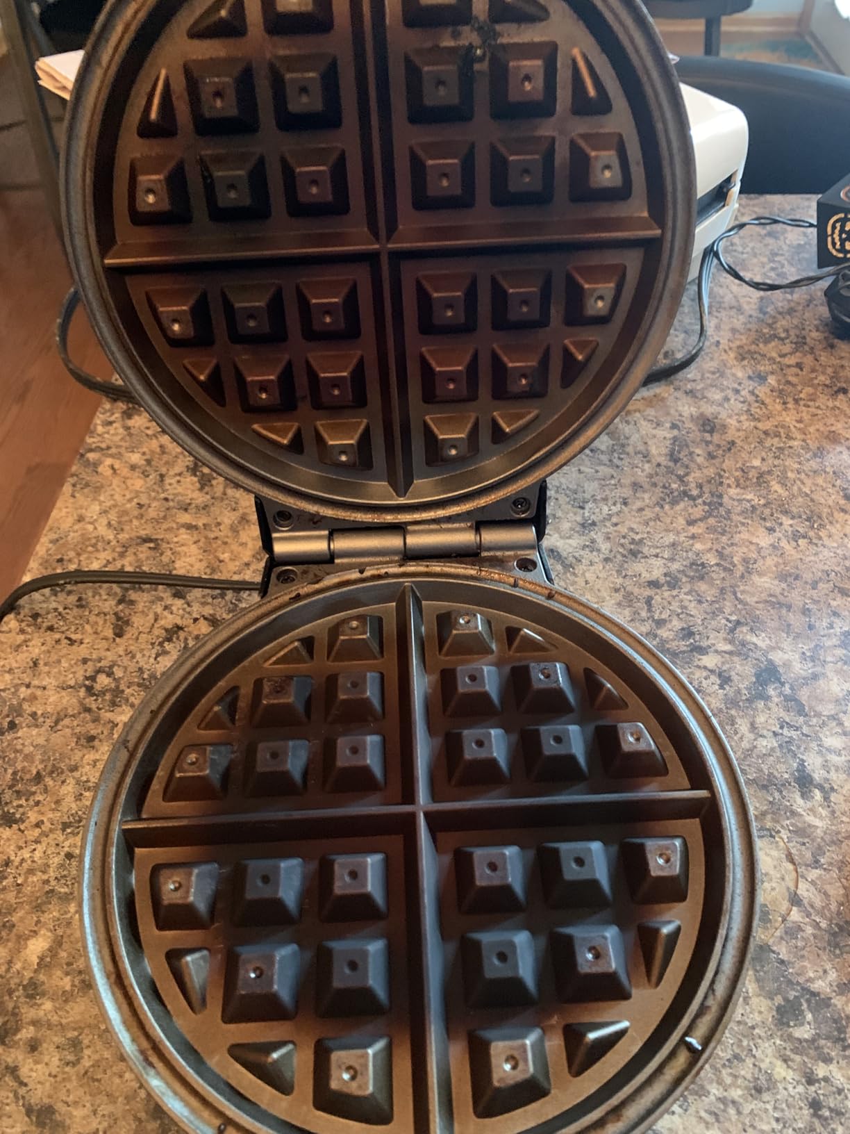 Oster Nonstick Belgian Waffle Maker, Nonstick Ceramic Waffle Iron customer photo 1