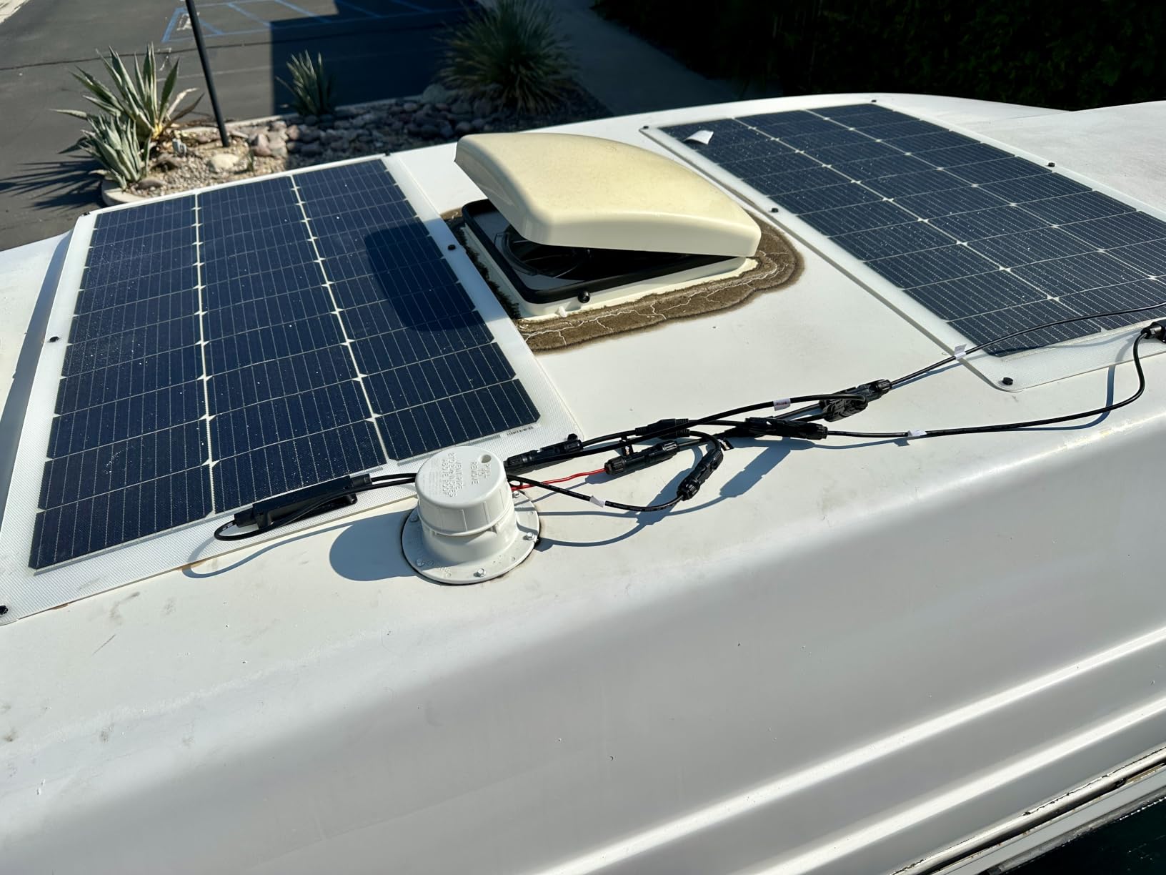 200W 12V Flexible Solar Panel, 11BB Ultra-Thin ETFE Monocrystalline Charger for RV Motorhome, Boat Sailboat, Solar Generator, Powering Car Fridge & Freezer customer photo 1