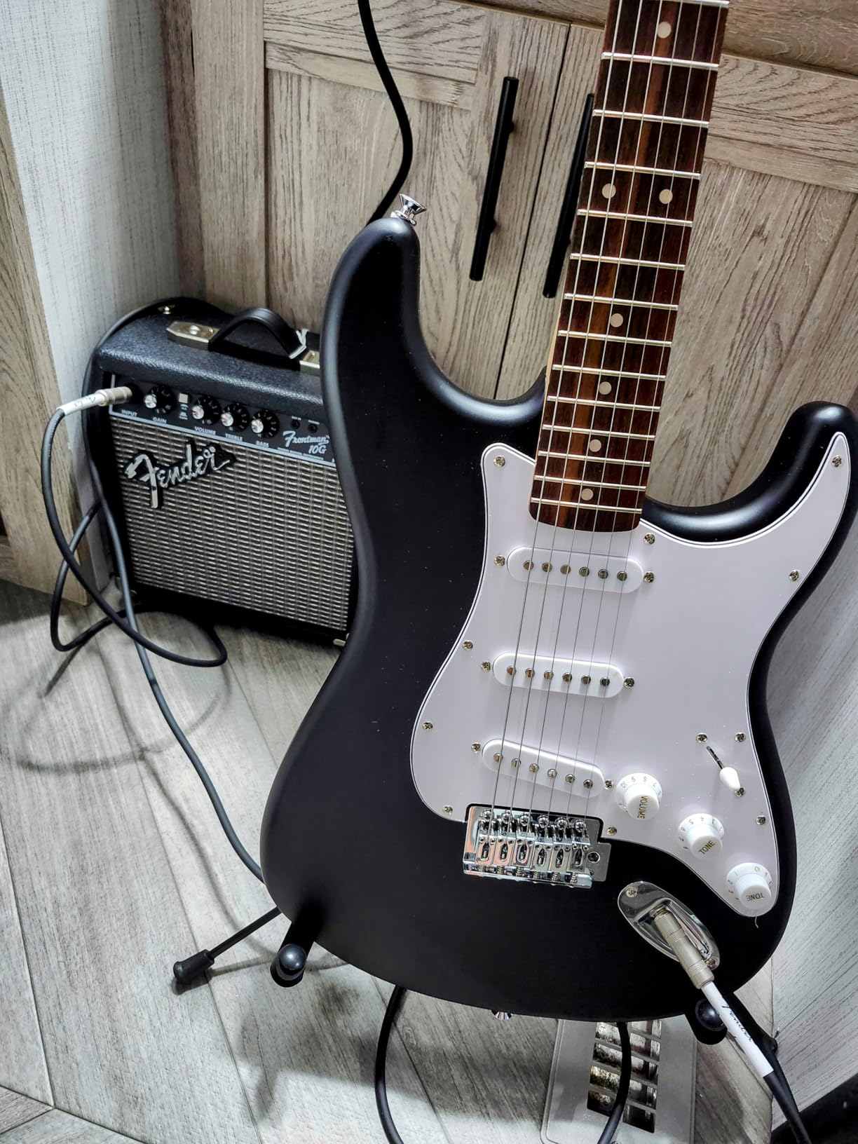 Fender Mini Stratocaster Beginner Electric Guitar Kit with Amp, Daphne Blue customer photo 1