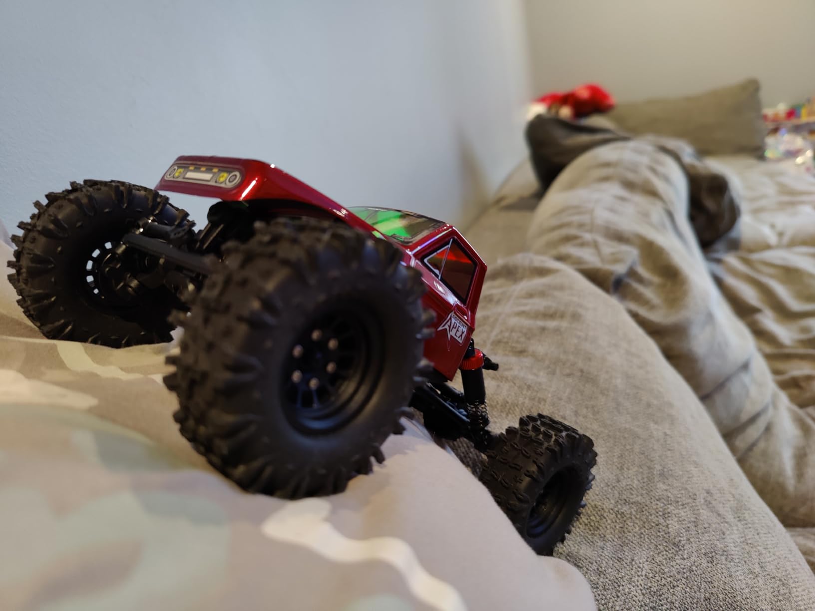 Redcat Racing Ascent-18 APEX, 1/18 Scale Brushless Electric Rock Crawler, Carbon Fiber, 4WD RC Car for Adults with 2.4GHz Radio System (Gray) customer photo 2