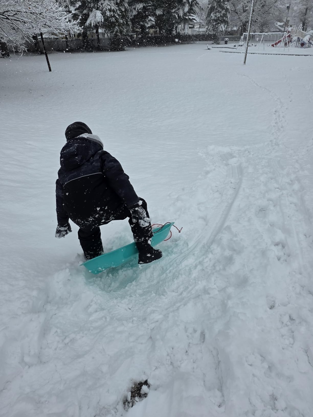 Retrospec Retrorider Plastic Snow Sled – Toboggan Style with Pull Rope, Cold-Resistant Coating, and Hard Bottom for Smooth Downhill Rides – Available for Kids and Adults customer photo 1