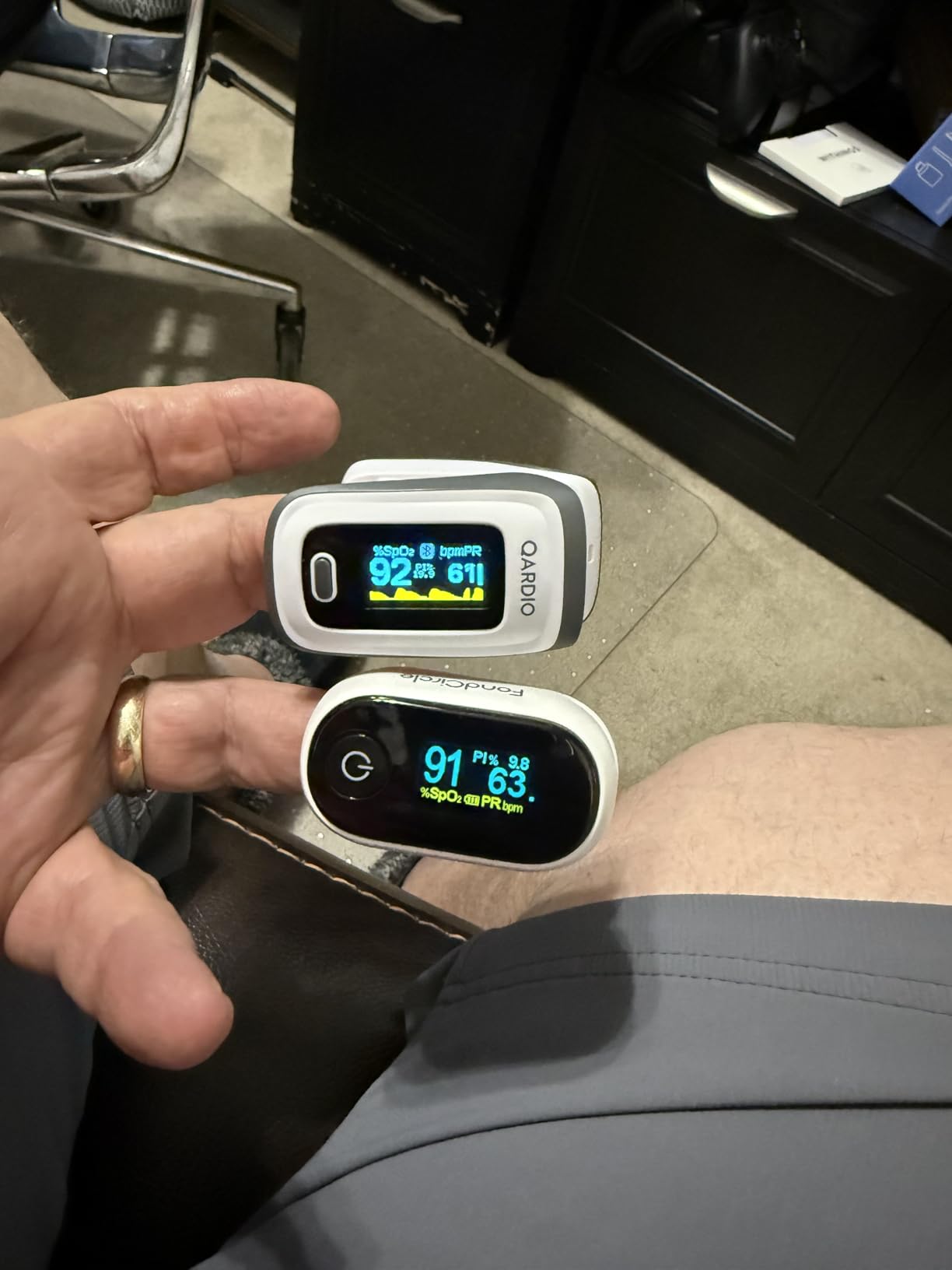 Bluetooth Pulse Oximeter Fingertip | Pulse Oximeter for Sports & Aviation, Accurate SpO2 & Heart Rate Monitor, OLED Screen, Perfusion Index, Batteries Included customer photo 2