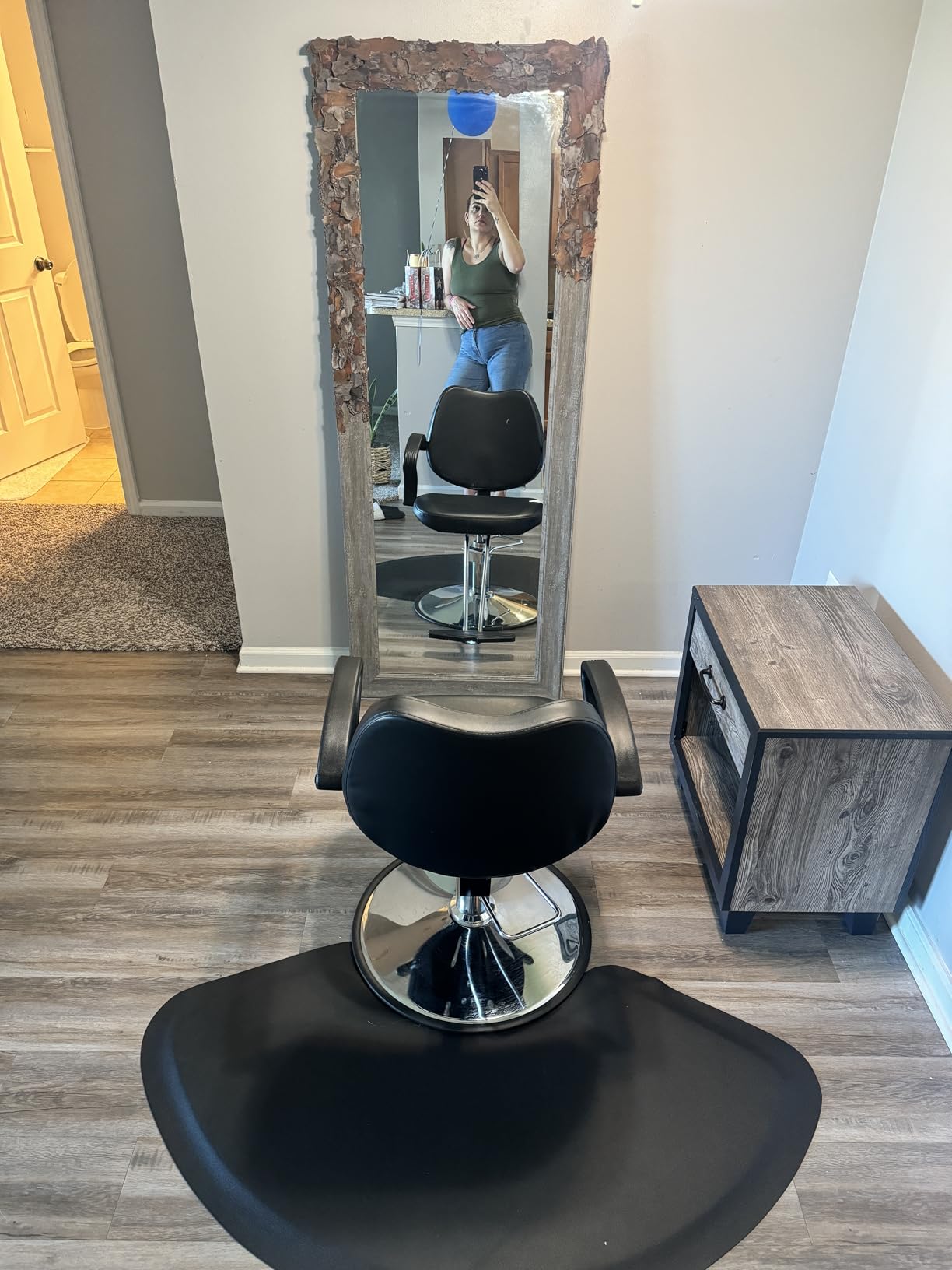 BestMassage Hydraulic Reclining Barber Chair Burgundy, Heavy Duty All Purpose Salon Chair with Adjustable Headrest Footrest and Hydraulic Pump customer photo 2