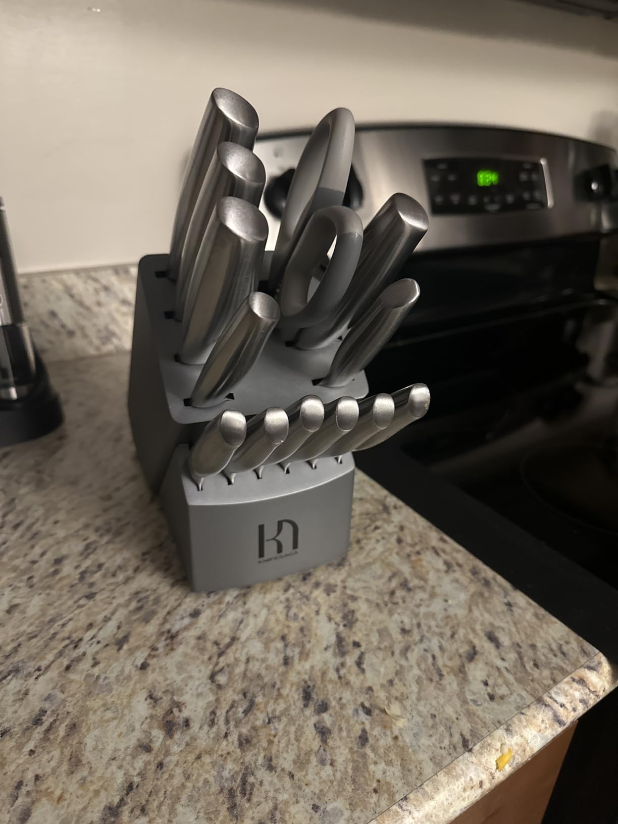 KnifeSaga 14 Pcs Knife Block Set, Premium, Razor Sharp, Japanese Steel | Innovative Steel, High Carbon Stainless, Enduring Sharpness, Ergonomic Handle, Quality Acacia Wood Block, Built-in Sharpener customer photo 1