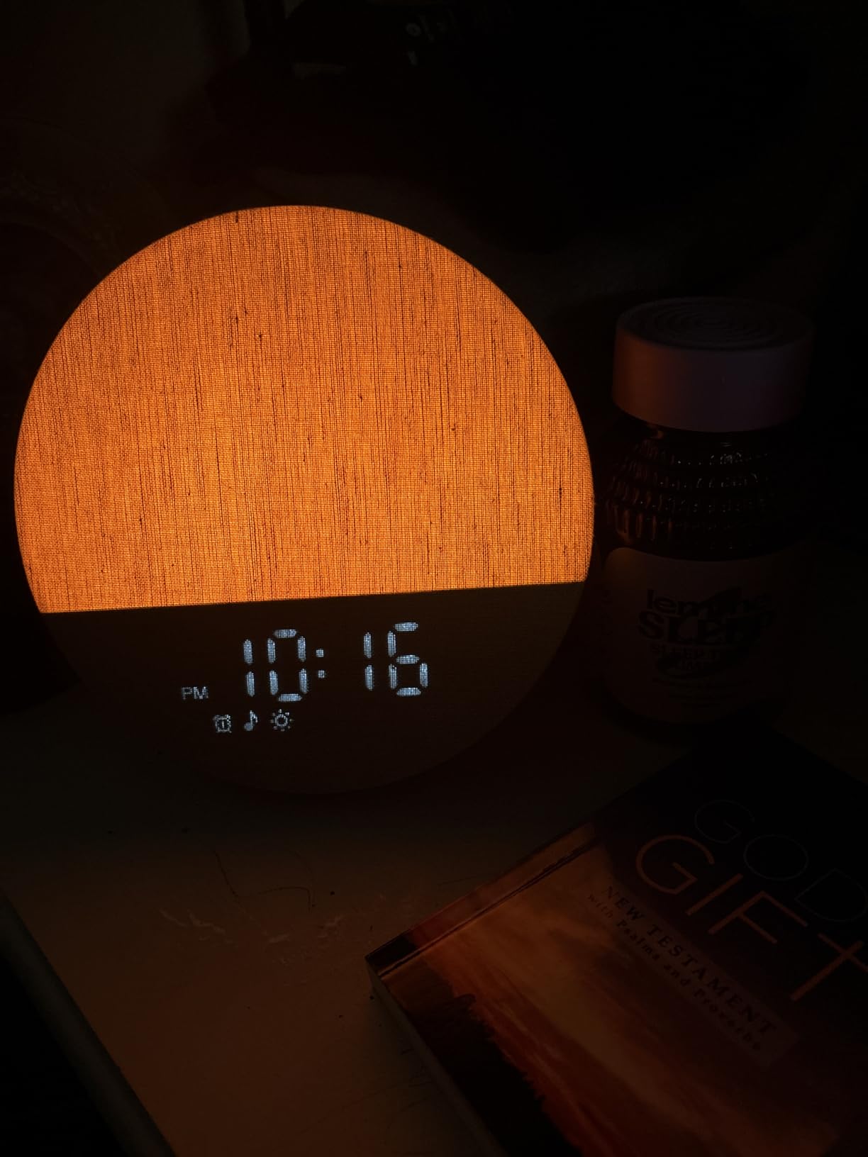 Geuuap Sunrise Alarm Clock, Natural Wake-Up Light White Noise Machine, Khaki | 30 Soothing Sounds, 17 Dimmable lights, Dual Independent Alarms, Bluetooth Speaker, Auto-off Sleep timer, Screen-Free Design customer photo 2