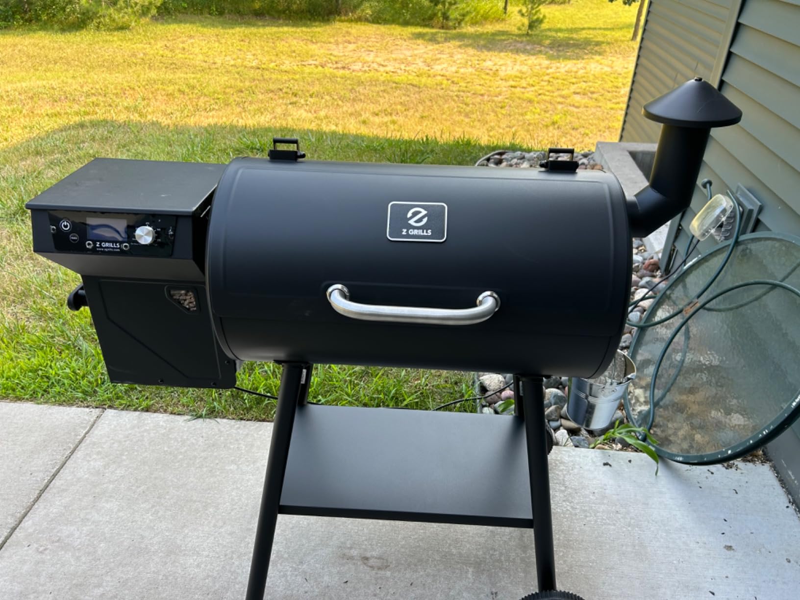 Z GRILLS 2026 Upgrade 8-in-1 BBQ Pellet Grill & Smoker, 697 sq in Cooking Area, PID Auto Temperature Control, 28 lbs Hopper Capacity, Outdoor Grill, Black (Grill Cover Included) customer photo 2