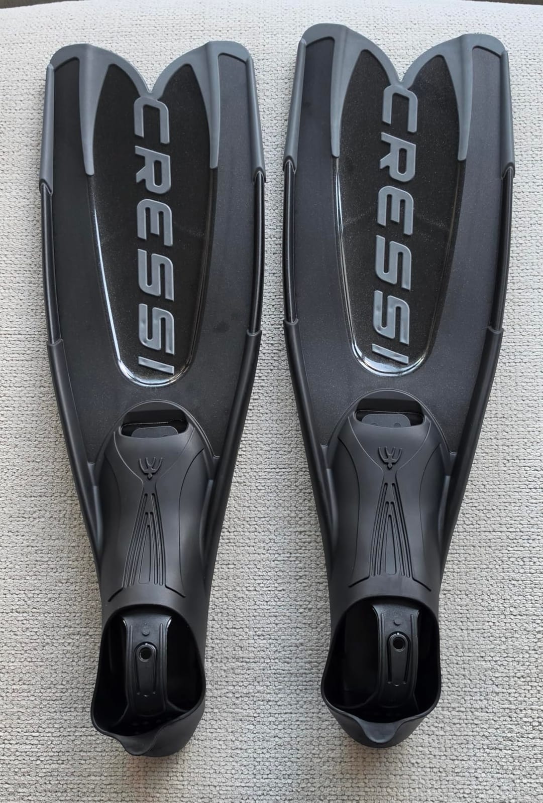 Cressi Full-Foot Diving Fins, Agua Pro, Snorkel & Scuba Fins, Made in Italy customer photo 1