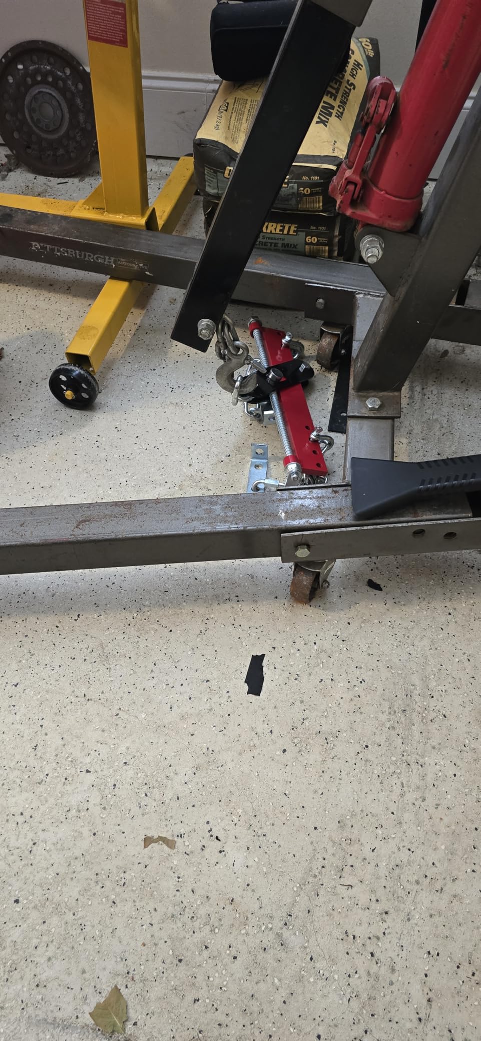 GarveeTech 2 T Engine Hoist, 4000 LBS Heavy Duty Folding Cherry Picker Engine Lift Hydraulic Tilting Engine Shop Crane with 6 Iron Caster Wheels Telescopic Boom Hitch,Yellow customer photo 1