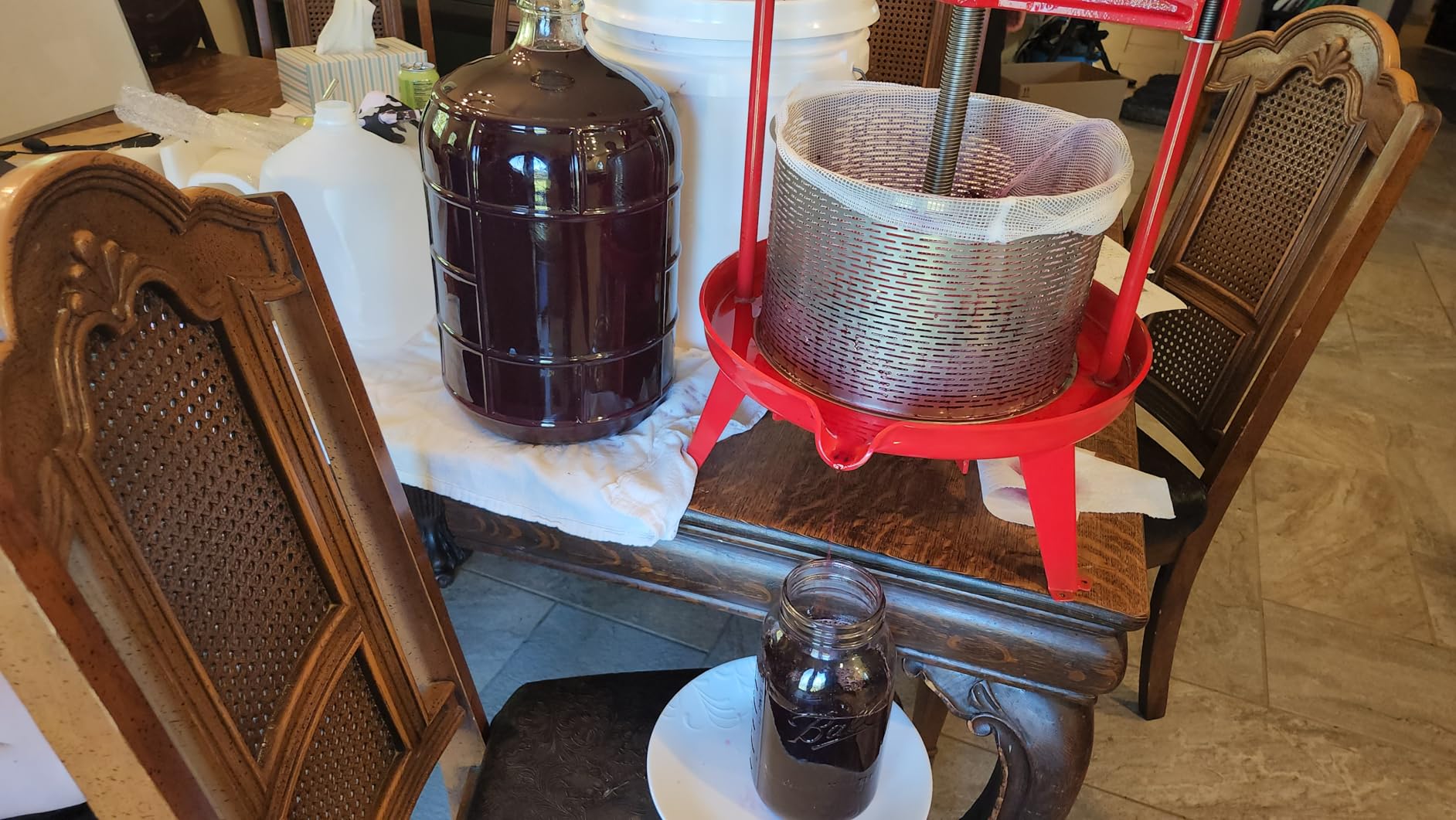 VEVOR Fruit Wine Press, 3.96Gal/15L, Stainless Steel Manual Juice Maker, Heavy Duty T-Shaped Handle & Cross-beam for Cider Apple Grape Vegetable Press, with 2 Filter Bags, for Kitchen Home Brewing customer photo 2