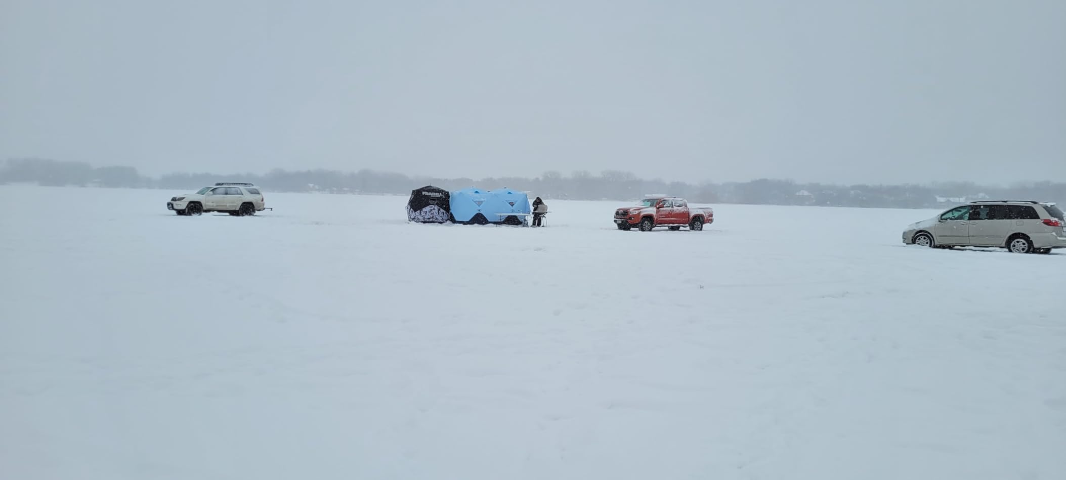 Outsunny 2/4/8 Person Pop-up Insulated Ice Fishing Tent customer photo 2