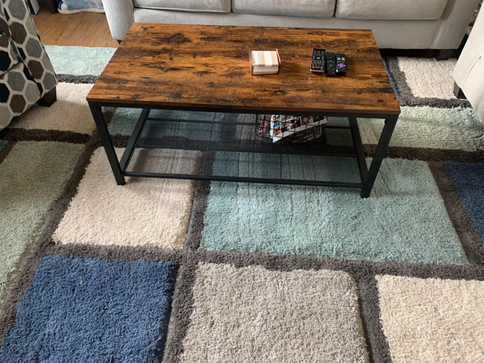 VASAGLE Farmhouse Coffee Table with Storage, Lift Top, Hidden Compartment customer photo 1