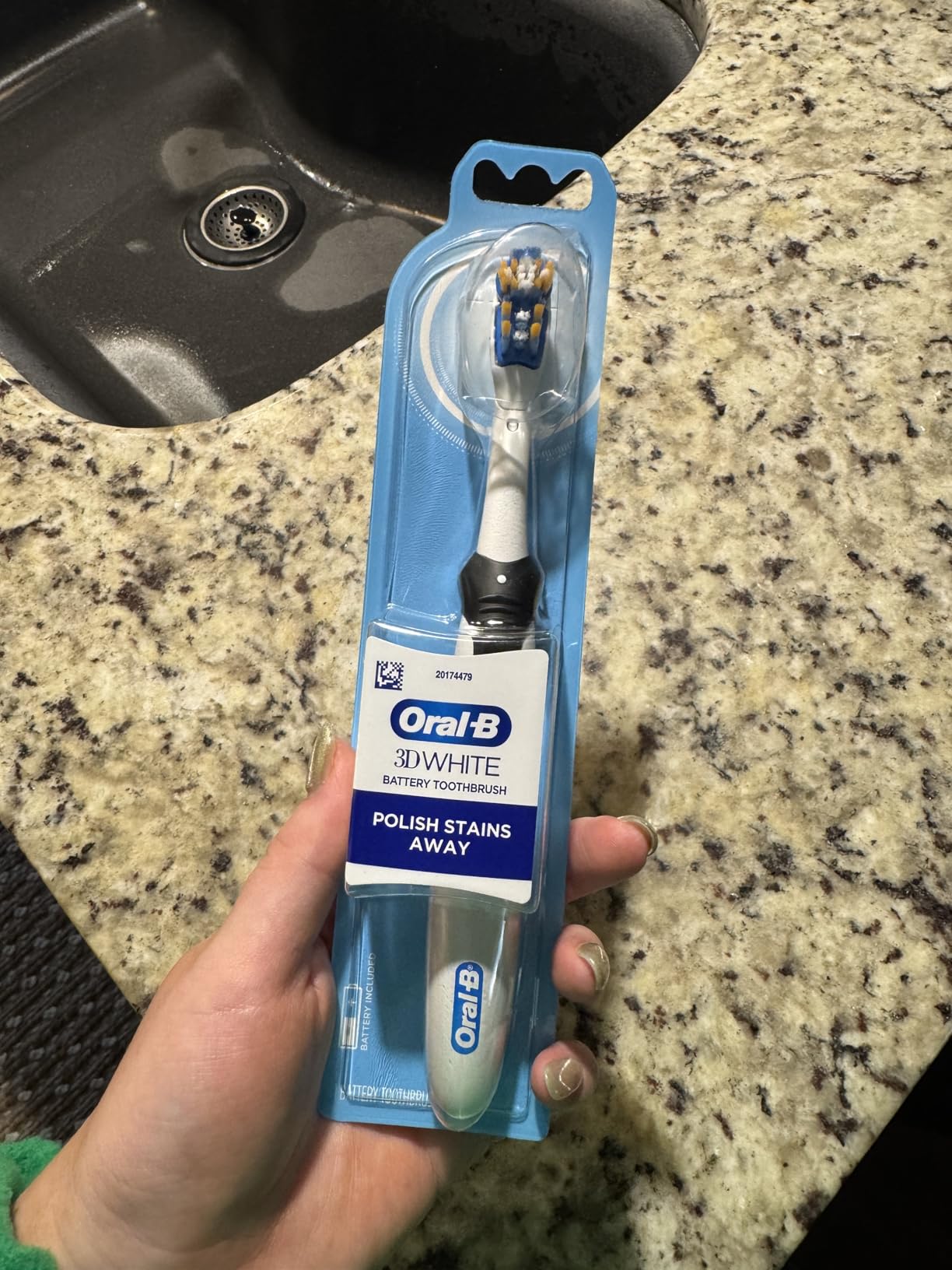 Oral-B 3D White Action Power Toothbrush, 1 Count (Colors May Vary), Multi-colored customer photo 2