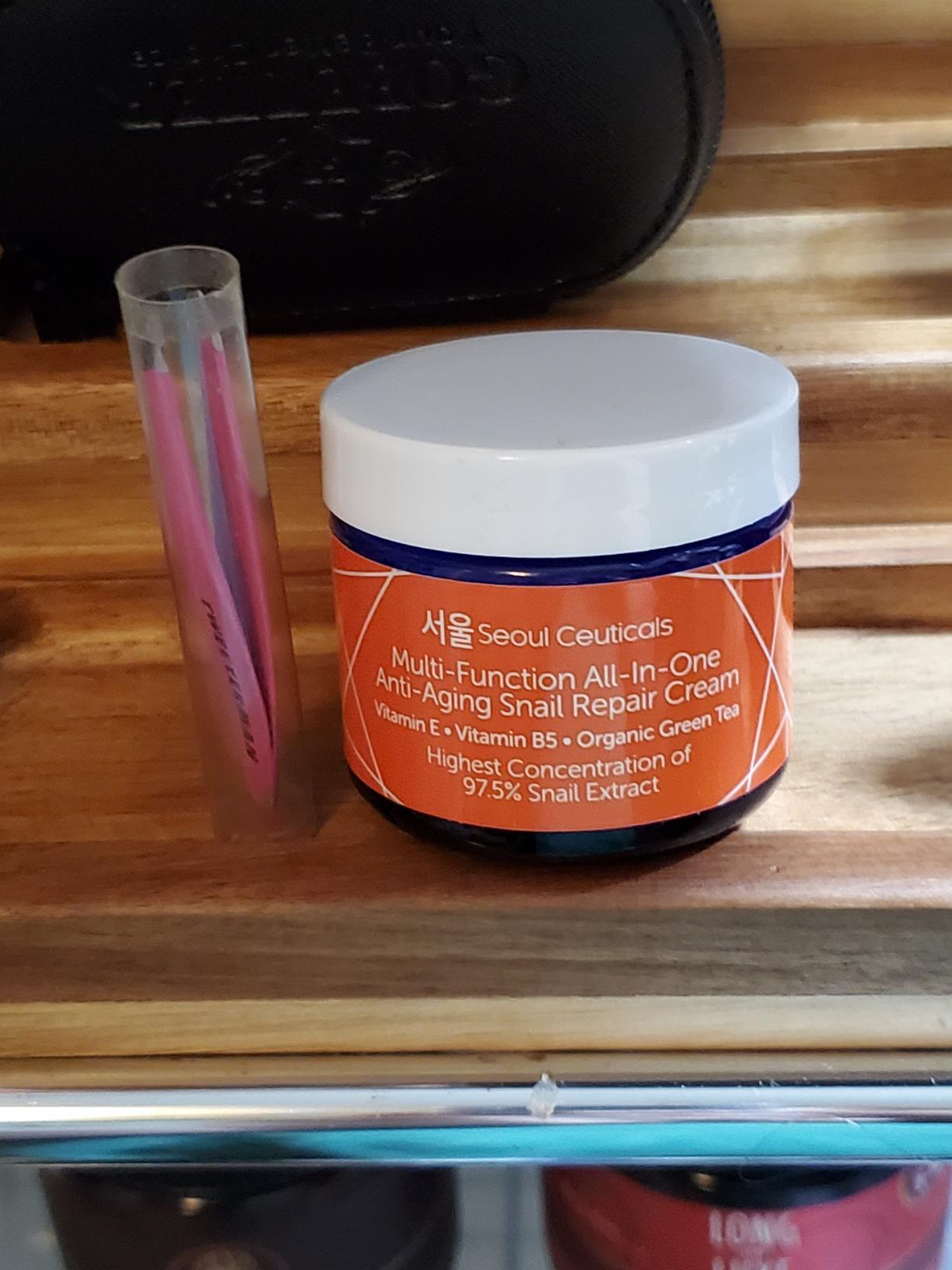 SeoulCeuticals 97.5% Snail Mucin Korean Face Moisturizer Day & Night Cream customer photo 1