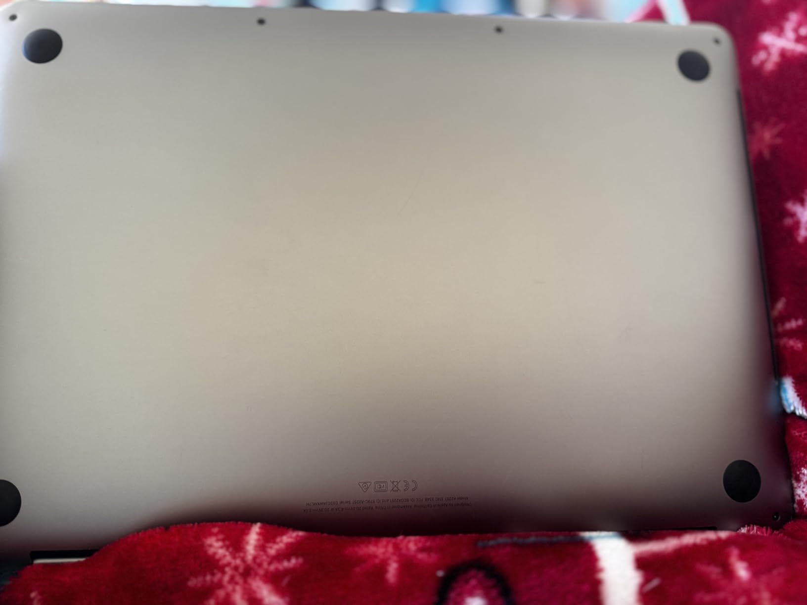 Apple 2020 MacBook Pro with 2.0GHz Intel Core i5 (13-inch, 16GB RAM, 512GB SSD Storage) - Space Gray (Renewed) customer photo 2