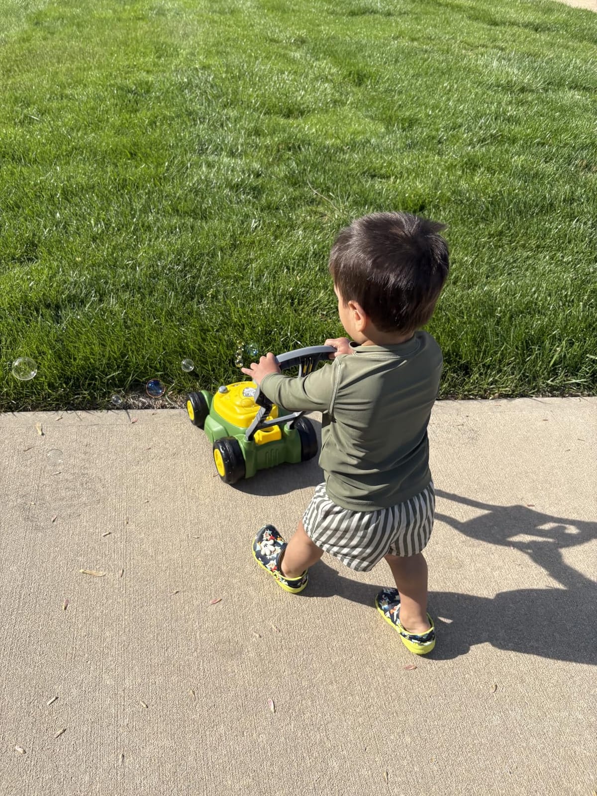 John Deere Bubble Lawn Mower for Toddlers, Bubble Blowing Machines, Indoor and Outdoor Gardening Toy, Birthday, Party Favor for Preschool Girls and Boys, No Batteries Required, 2+ customer photo 2