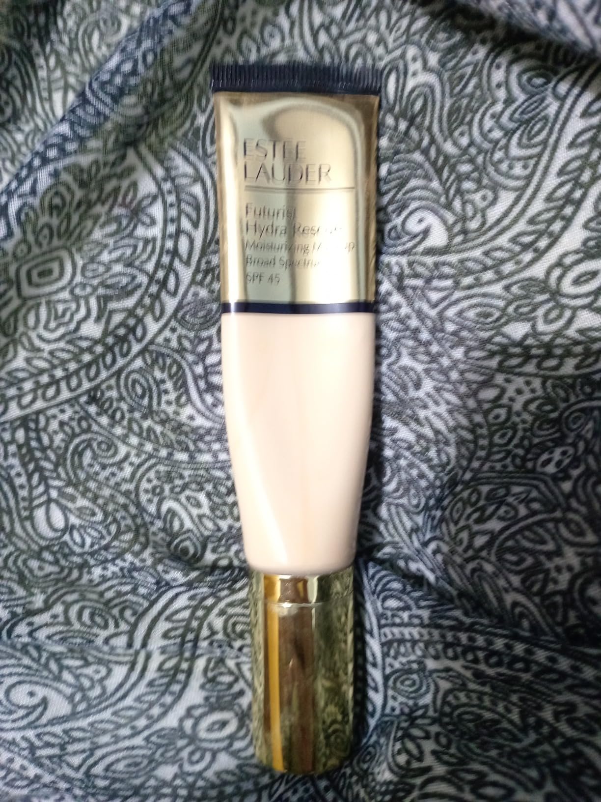 Estée Lauder Futurist Hydra Rescue Moisturizing Foundation Makeup SPF 45 for a 12-Hour Glow, 1.2 Fl Oz customer photo 2