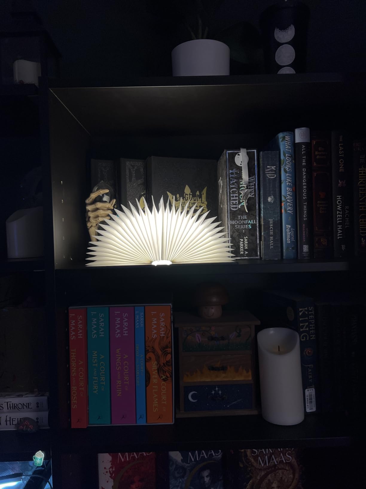 Uniwolk Book Lovers Gifts BookLamp - 5 Color Lights, 1200mah Battery, Foldable Paper Lamp as Book Decor & Accessories, Hot Foil Cover Design, Unique Gifts for Women or Friends & Christmas customer photo 1