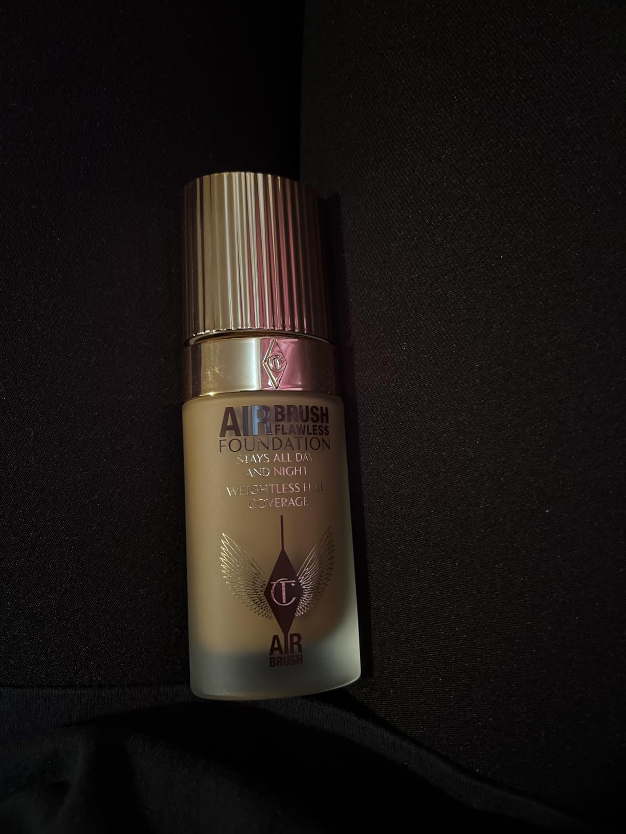 Charlotte Tilbury Airbrush Flawless Matte Foundation - Full Coverage Liquid Makeup with a Natural-Matte Finish - Smoothes & Blurs Pores - Waterproof & Transfer Resistant customer photo 1